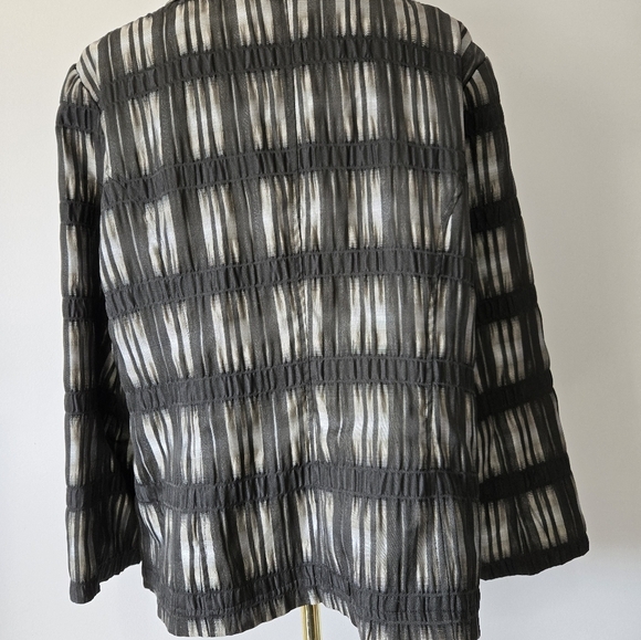 CARBONE Crinkle Ruffle Collar Lightweight Jacket. Size 48/ 16US - Picture 7 of 13